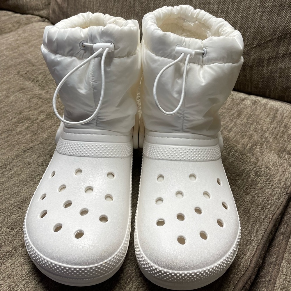 Crocs classic lined puff boots